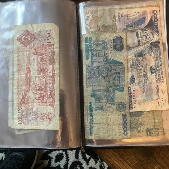 Vintage and old coins and currency around the world - Picture 4 of 10
